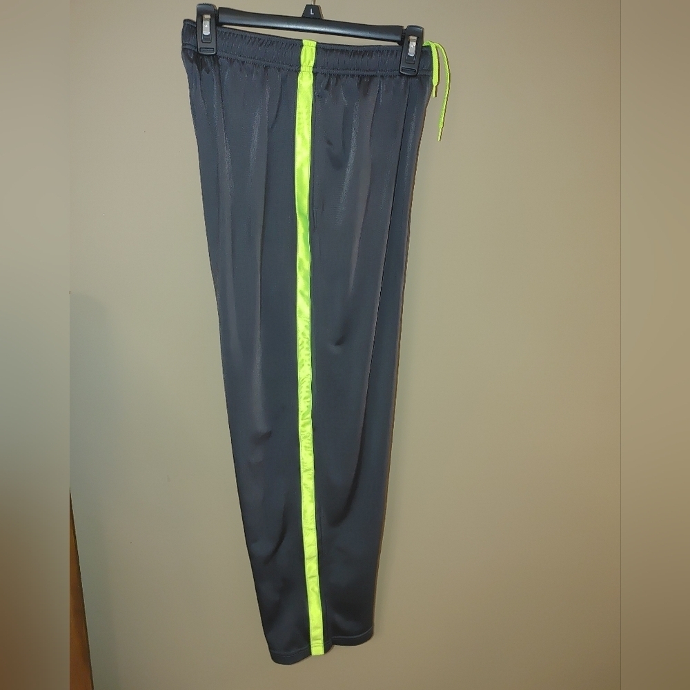 Nike Gray and Yellow Sweatpants for Active Comfort, Size XL - Picture 6 of 7